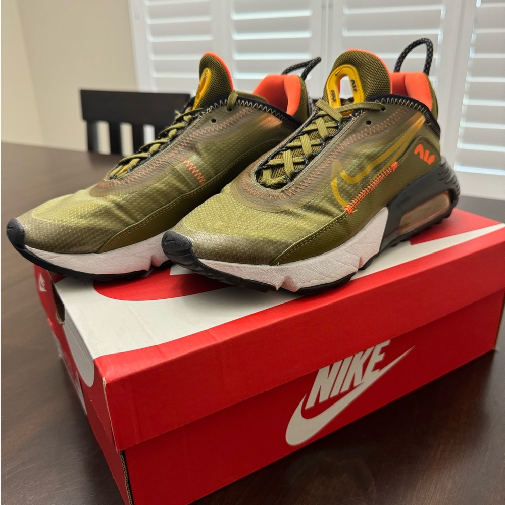 Women’s Nike Air Max 2090